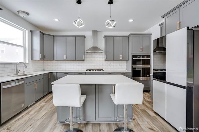 58648 Losino Drive, South Lyon, MI 48178