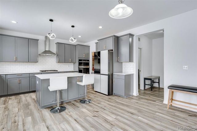 58648 Losino Drive, South Lyon, MI 48178