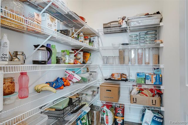 58648 Losino Drive, South Lyon, MI 48178