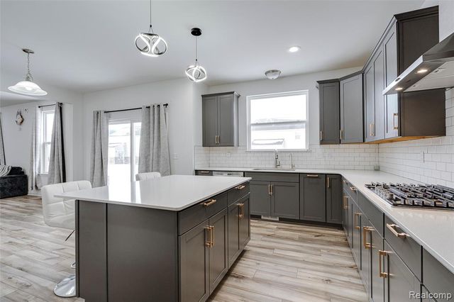 58648 Losino Drive, South Lyon, MI 48178