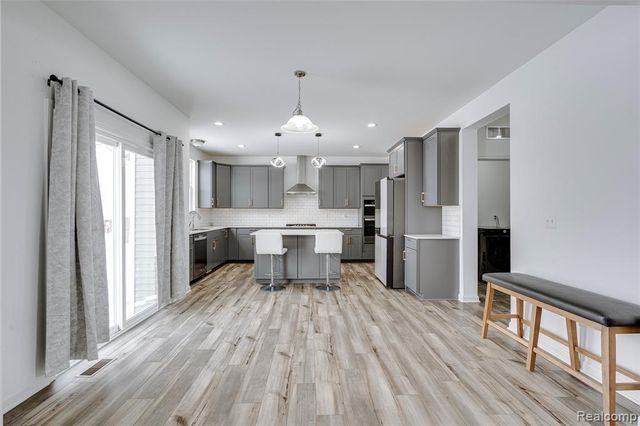 58648 Losino Drive, South Lyon, MI 48178