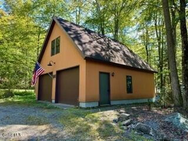 599 S Shore Road, Gloversville, NY 12078