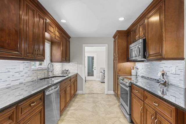 992 NW 83RD Drive, Coral Springs, FL 33071