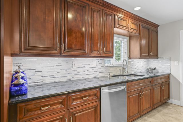 992 NW 83RD Drive, Coral Springs, FL 33071