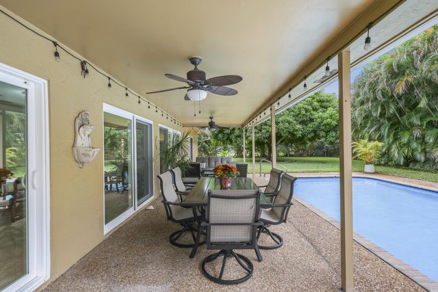 992 NW 83RD Drive, Coral Springs, FL 33071