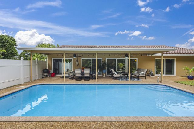 992 NW 83RD Drive, Coral Springs, FL 33071
