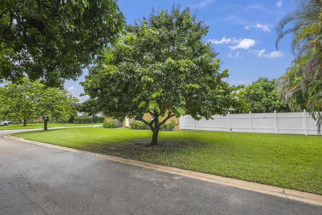 992 NW 83RD Drive, Coral Springs, FL 33071