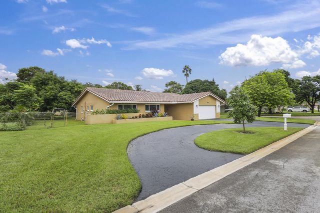 992 NW 83RD Drive, Coral Springs, FL 33071