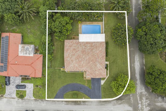 992 NW 83RD Drive, Coral Springs, FL 33071