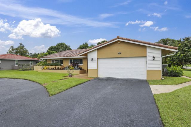 992 NW 83RD Drive, Coral Springs, FL 33071