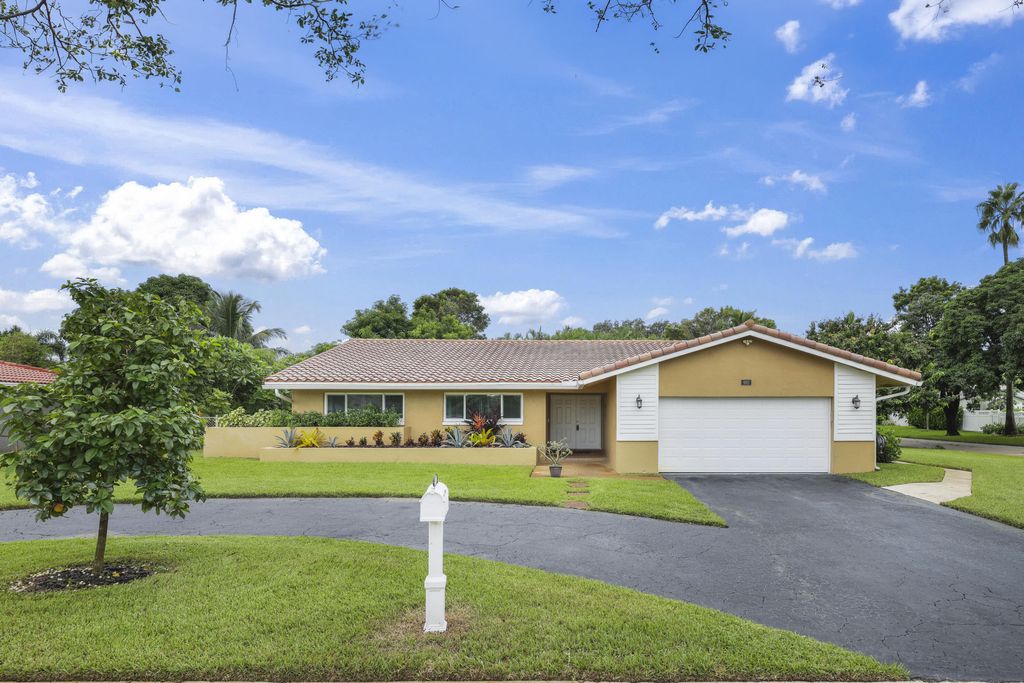 992 NW 83RD Drive, Coral Springs, FL 33071