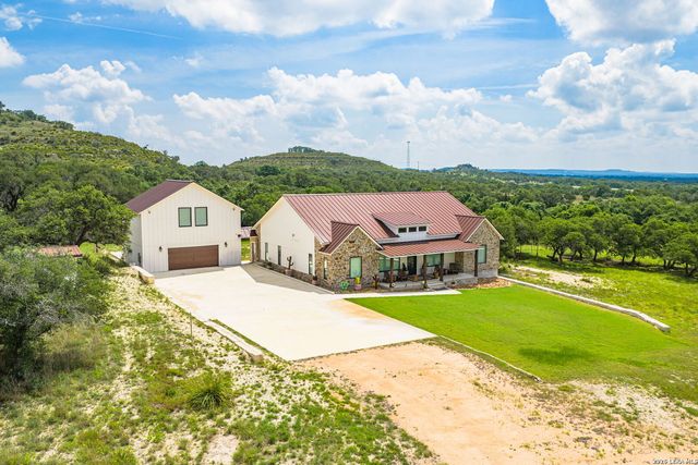 147 Gray Wolf, Blanco, TX 78606