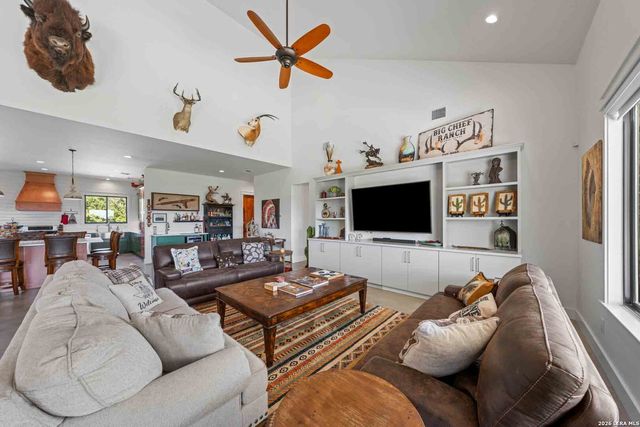 147 Gray Wolf, Blanco, TX 78606