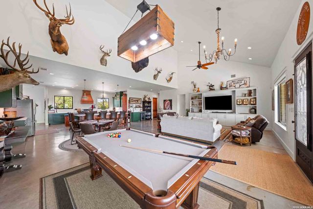 147 Gray Wolf, Blanco, TX 78606