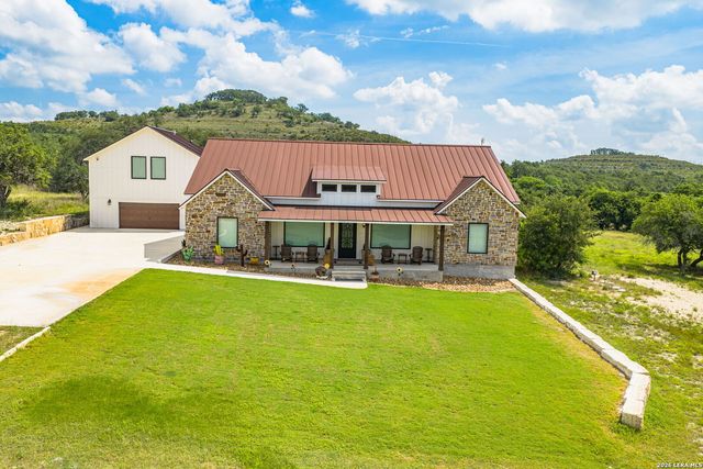 147 Gray Wolf, Blanco, TX 78606