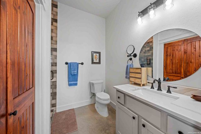 147 Gray Wolf, Blanco, TX 78606