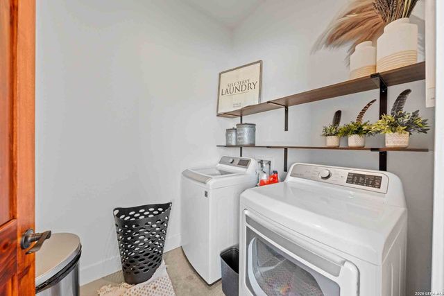 147 Gray Wolf, Blanco, TX 78606