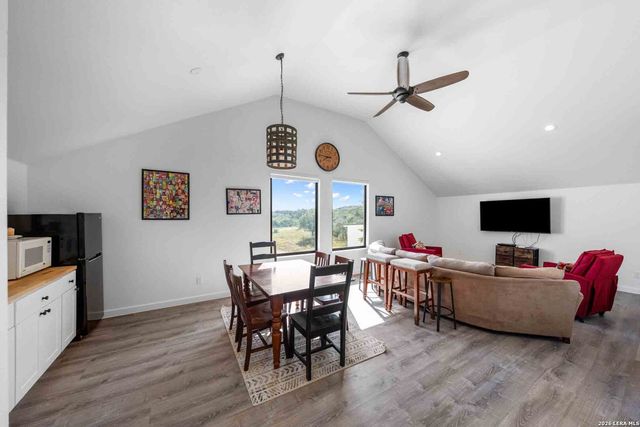 147 Gray Wolf, Blanco, TX 78606