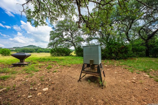 147 Gray Wolf, Blanco, TX 78606