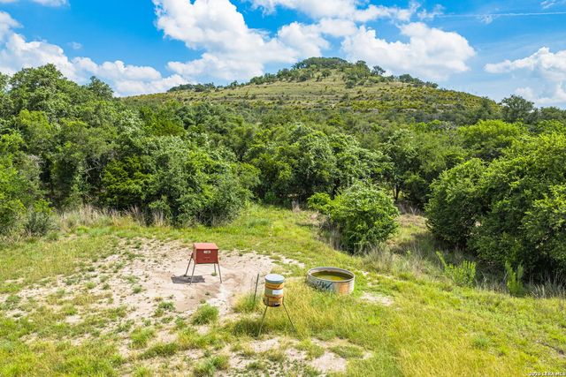 147 Gray Wolf, Blanco, TX 78606