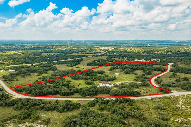147 Gray Wolf, Blanco, TX 78606