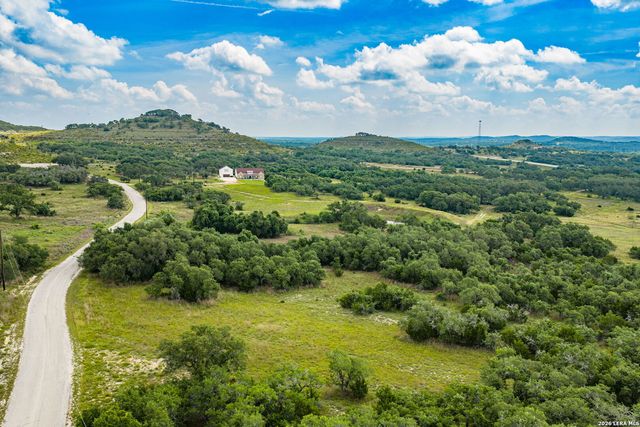 147 Gray Wolf, Blanco, TX 78606