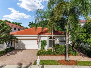 1221 E Bel Aire Drive E, Pembroke Pines, FL 33027