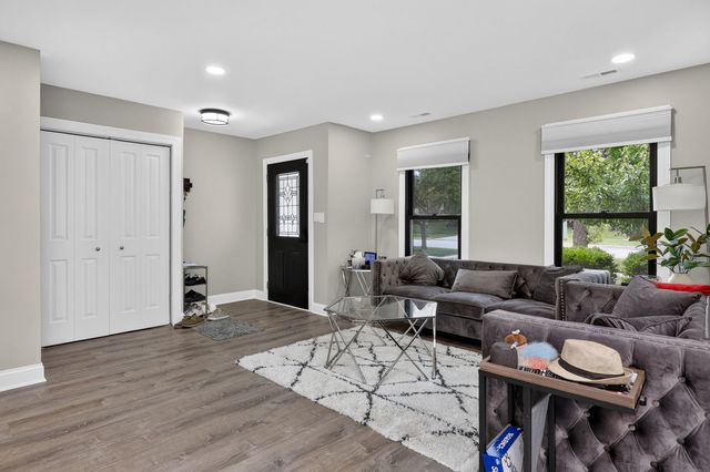 16 Majestic Drive 1, Lombard, IL 60148