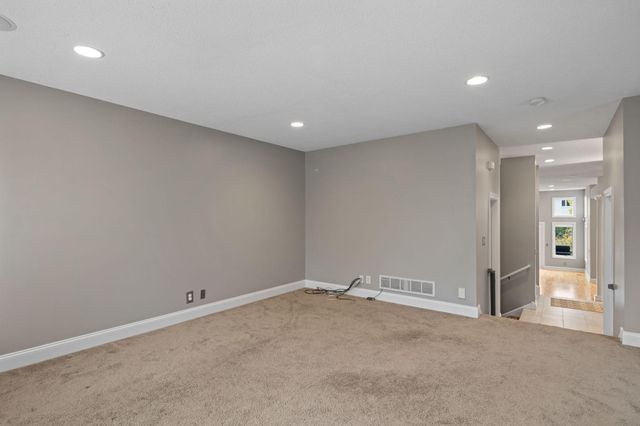 517 River Street Street, Minneapolis, MN 55401