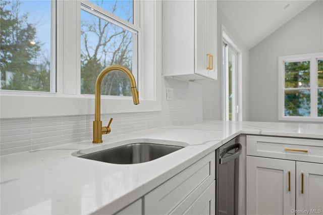 15 Manchester Road, Rock Hill, NY 12775