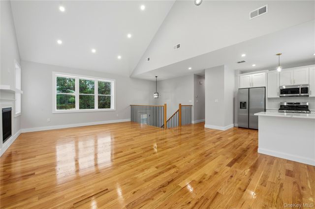 15 Manchester Road, Rock Hill, NY 12775