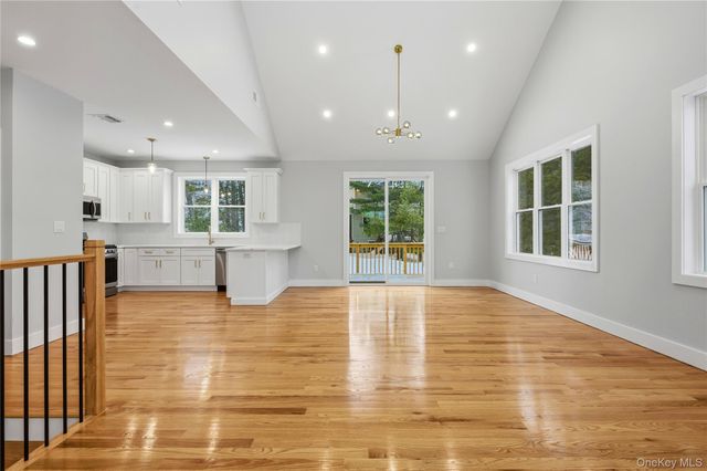 15 Manchester Road, Rock Hill, NY 12775