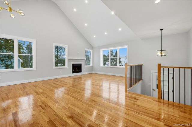 15 Manchester Road, Rock Hill, NY 12775