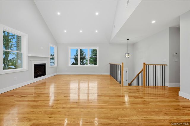 15 Manchester Road, Rock Hill, NY 12775