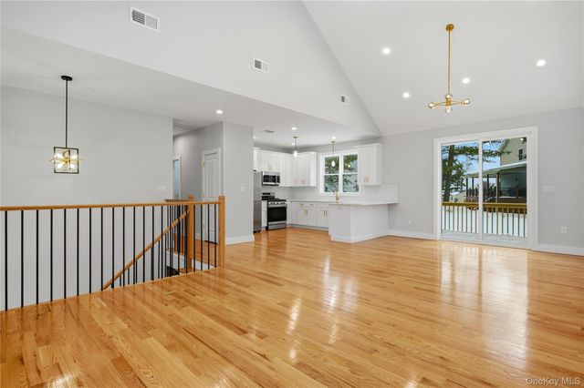 15 Manchester Road, Rock Hill, NY 12775