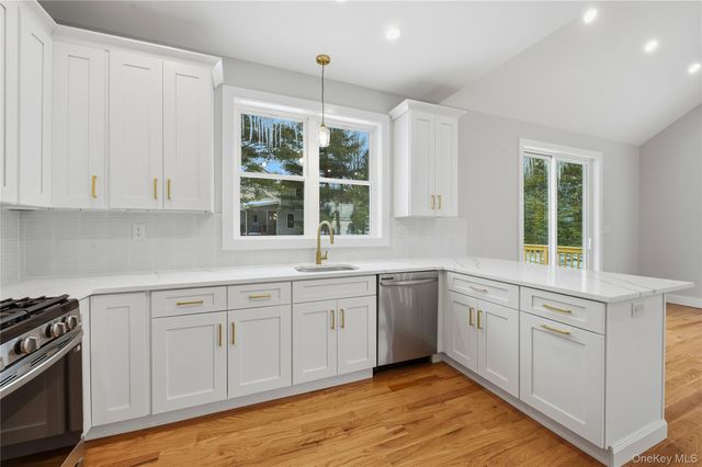 15 Manchester Road, Rock Hill, NY 12775