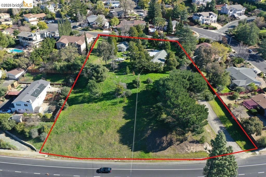 Image 4 of property listing at 4058 Treat Boulevard, Concord, CA 94518