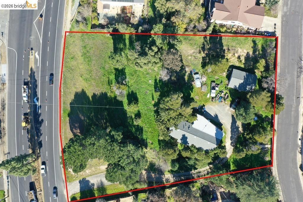 Image 5 of property listing at 4058 Treat Boulevard, Concord, CA 94518