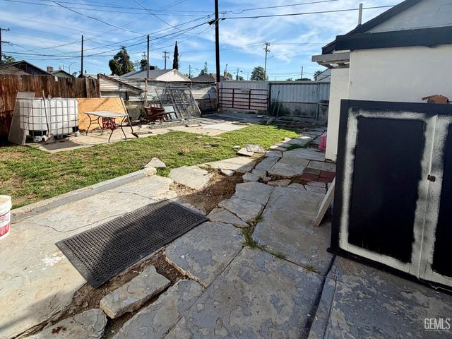 1304 Shasta Street, Bakersfield, CA 93308