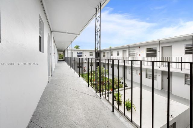 10305 SW 40th St 0, Miami, FL 33165