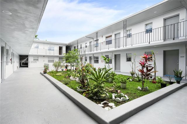 10305 SW 40th St 0, Miami, FL 33165