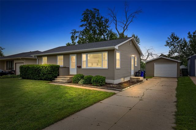 1621 47th st NE, Cedar Rapids, IA 52402