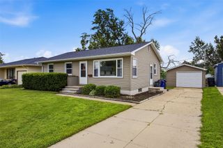 1621 47th st NE, Cedar Rapids, IA 52402
