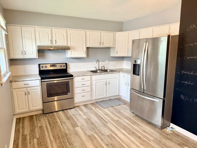 3324 Eastern Avenue, Davenport, IA 52807