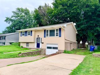 3324 Eastern Avenue, Davenport, IA 52807