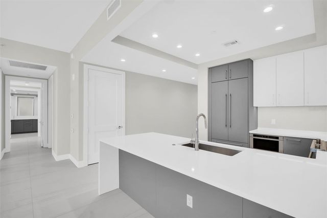 275 1ST AVENUE S 3304, St Petersburg, FL 33701