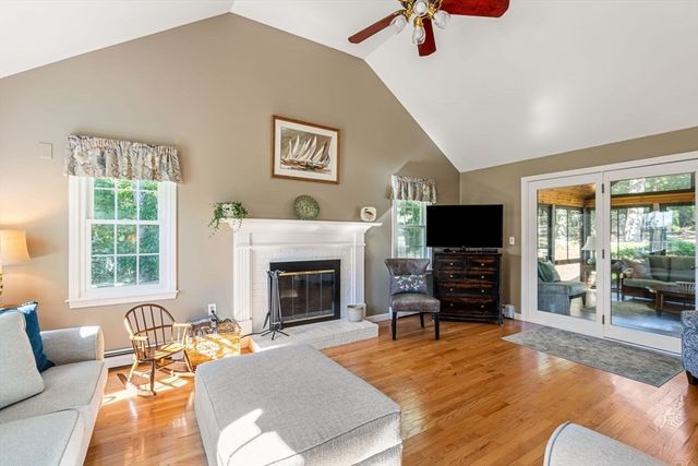 3 Jonathans Way, Upton, MA 01568