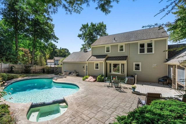 3 Jonathans Way, Upton, MA 01568