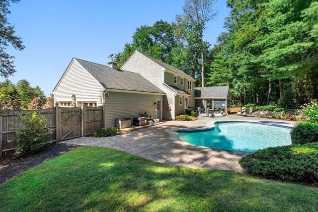 3 Jonathans Way, Upton, MA 01568