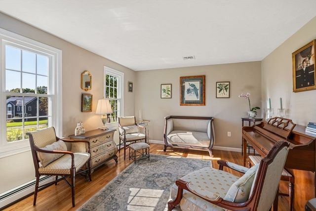 3 Jonathans Way, Upton, MA 01568